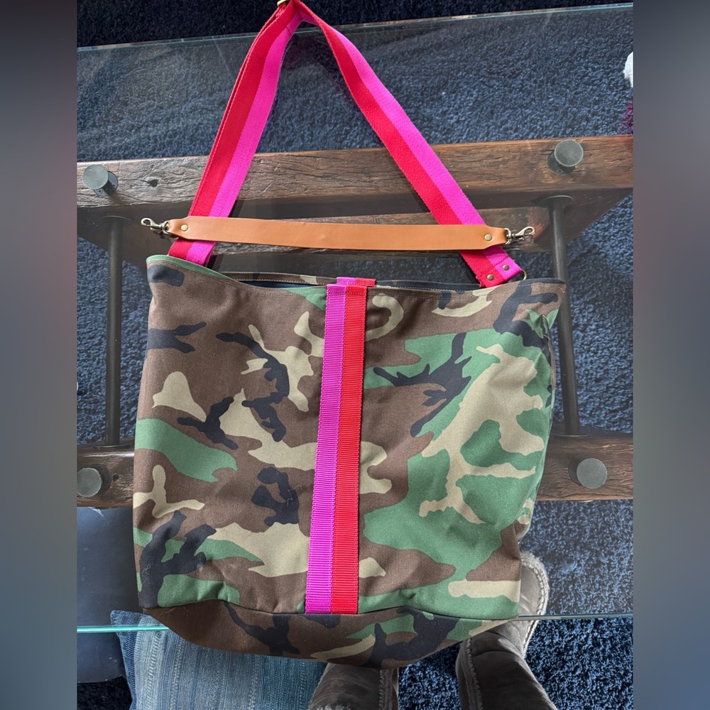 Parker Thatch Medium Jane - Slouch Bag - Nylon Camo with Pink & Red Stripe